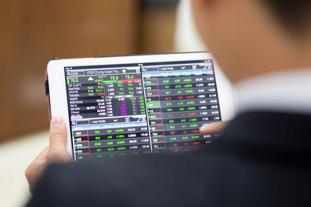 [TIN TỨC] - Tiền gửi ngân hàng đang chảy sang chứng khoán?